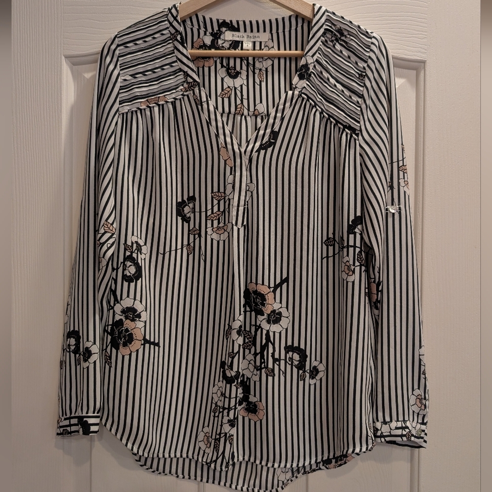 Black Rainn Women's White/Black Semi-sheer Blouse Size Small